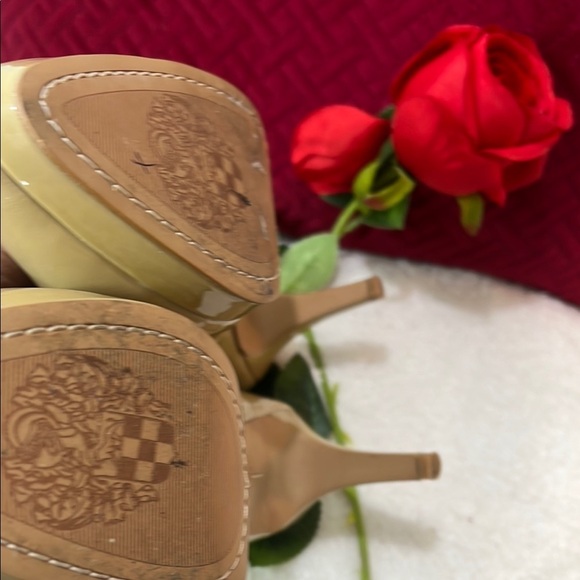 Vince Camuto Tan Heels Classic Pumps - Picture 14 of 16